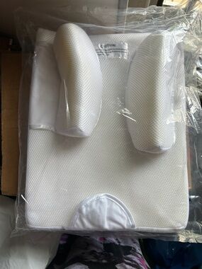 White Memory Foam Bath/Bed Pillow with Side Supports